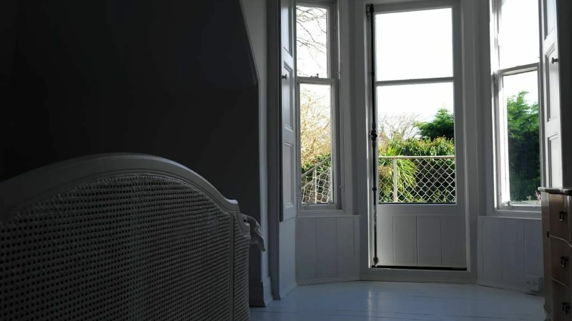 3 Bedroom Flat In Duddingston Village Эдинбург Апартаменты